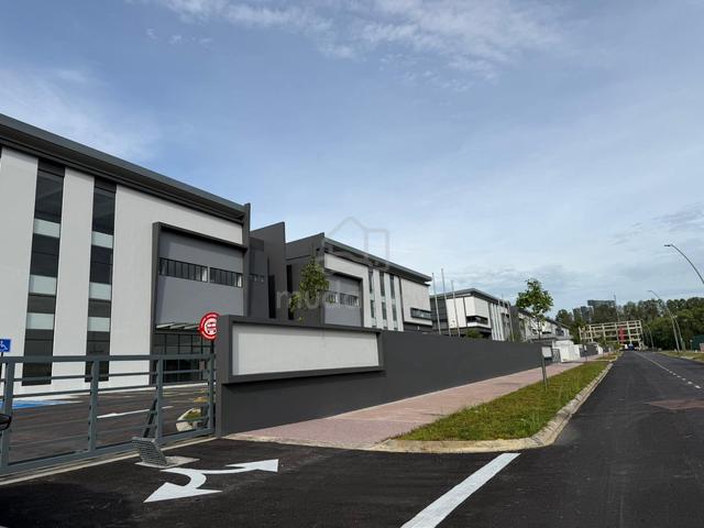Spacious Twin Factories @ Elmina East Industrial Park, For Rent. 1