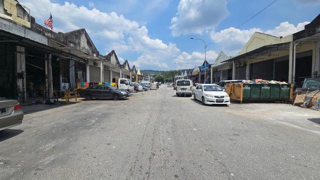 Ampang Mewah Factory , Hata Industrial Centre , Ampang [60x80sf] 1
