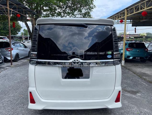 2018/2023 Toyota VOXY 2.0 ZS KIRAMEKI 2-POWER DOOR - 4