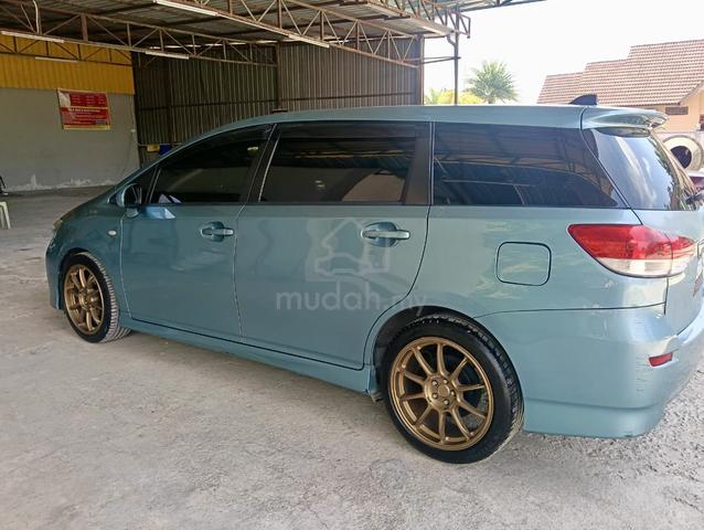 2013 Toyota WISH 1.8 X ZGE20G FACELIFT (A) - 4