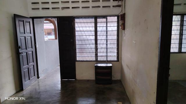 Single storey terrace house 1
