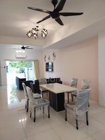 For Rent -- Landed in Casa Green Near GreenCasa Casa View, Cybersouth 1