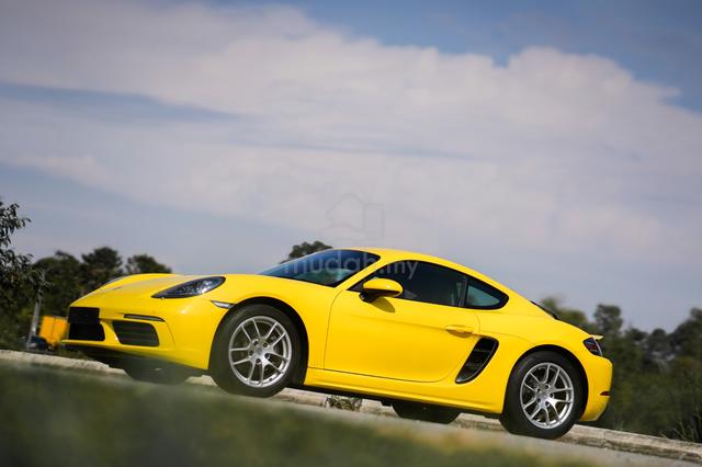 CLEARANCE SALE !! 2017 Porsche CAYMAN 2.0 718 - 2