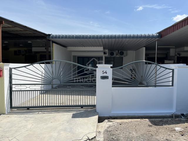 B Garden Long Driveway Terrace House 1 Storey 1