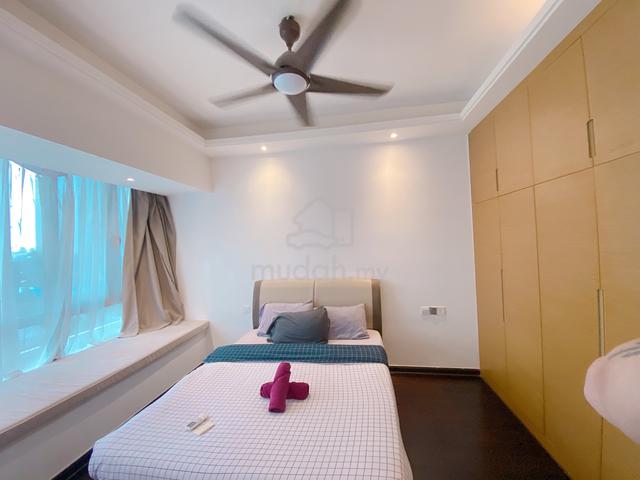 Master Bedroom R&F Princess Cove wall to CIQ 5MINS 2