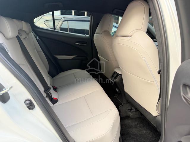 2022 lexus ux200 original white interior  - 5