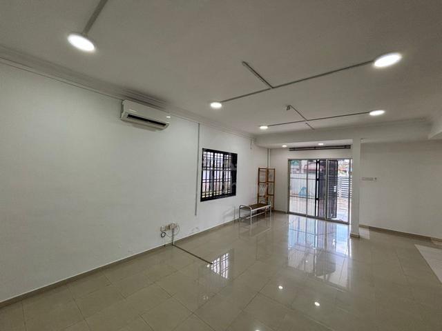 Permas jaya double storey corner house For rent 1