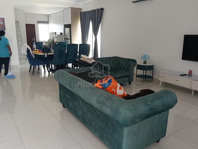 Corner Reno Double Storey Terrace With Swimming Pool M Aruna Rawang 1