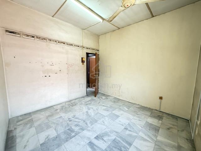 johor jaya,2storey,good location,4b3b 1