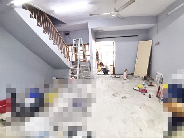 Newly Refurbish/ 2 Storey House Taman Sungai Besi Indah Seri Kembangan 1