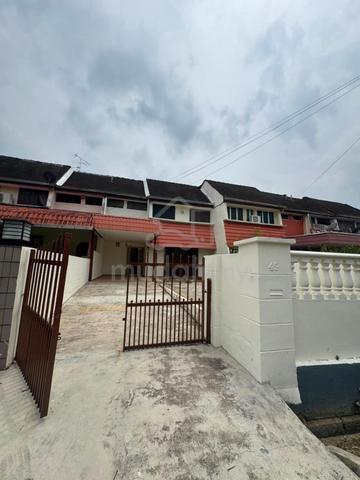 Jalan Suasa Kolam Air Nong Chik/JB Town/4 bedrooms/3 bathrooms/NEGO 1