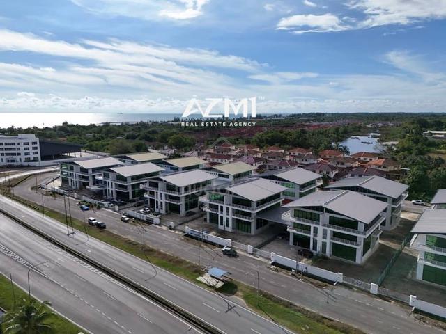 3 Storey Semi Detached Warehouse/Showroom For Rent at Senadin 1