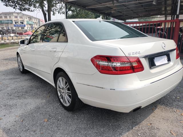 2011 Mercedes Benz E-CLASS 1.8 200 CGI BLUEEFCY - 4
