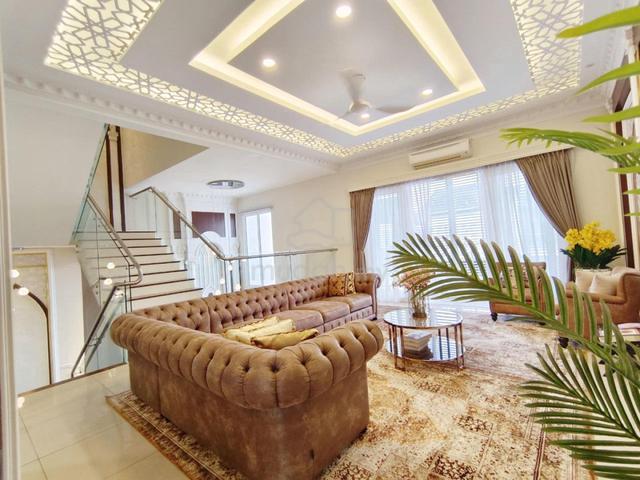 FULLY FURNISHED 3 Storey Semi D at CHEMARA HILLS, Seremban 1