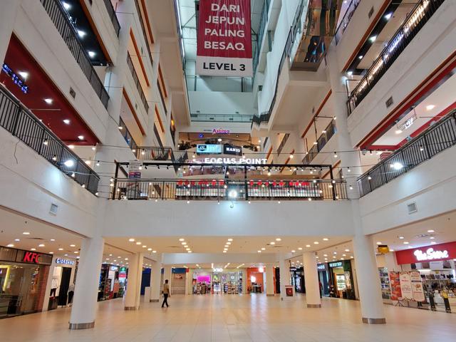 GROUND FLOOR PRIME LOCATION Retail Shoplot Central Square For Rent 1