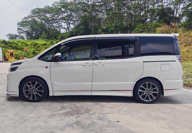 2018 Toyota VOXY GR SPORT 2.0 (A) - 4