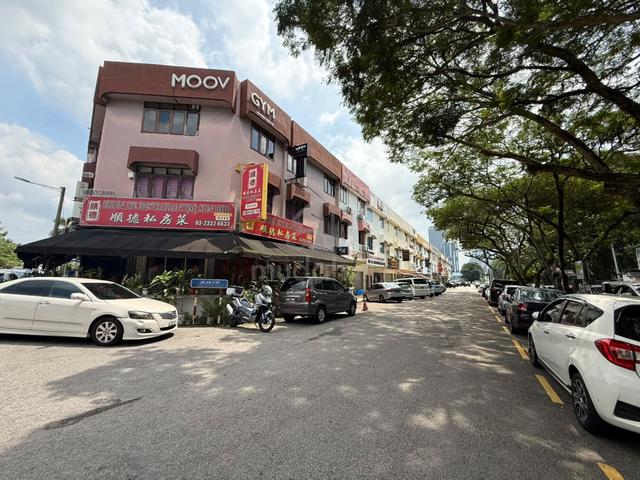 3 Storey Shop @ Bukit Hijau, Cheras 1