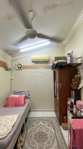 single and double room near Lrt Damai 1