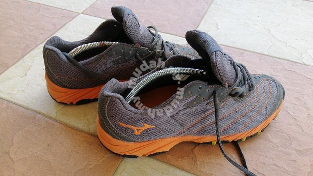 mizuno hiking boots