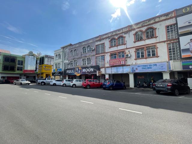 For Sale: 3-Storey Shoplot in Simpang Kuala Town Area 1