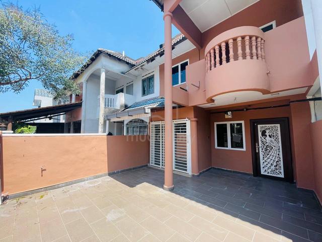 2 storeys renovated nearby LRT and easy access highway LDP, Puchong 1