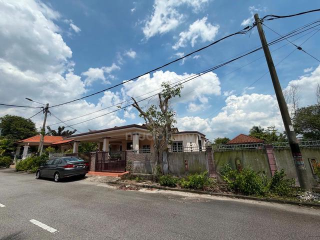 Nice single storey bungalow corner lot in sri pulai for sale 1
