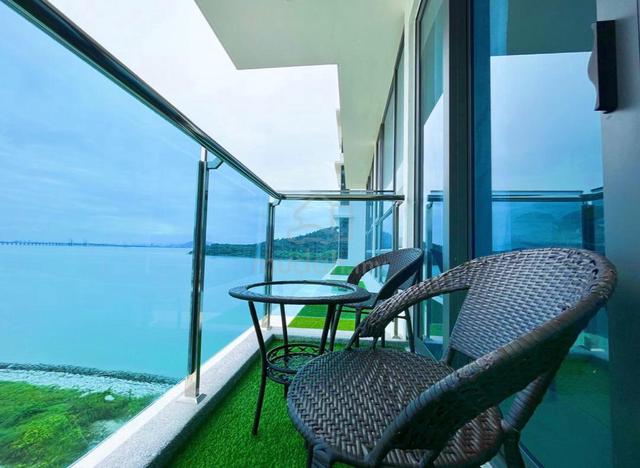 Queens Residences Q1 @ Queens Waterfront 1