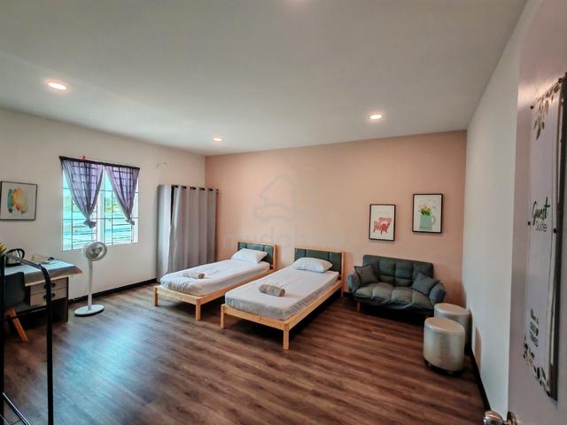 Spacious & Cozy Room with attached batbroom for Rent (Female Only) 1
