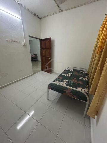 Room for rent at Taman Merdeka 1
