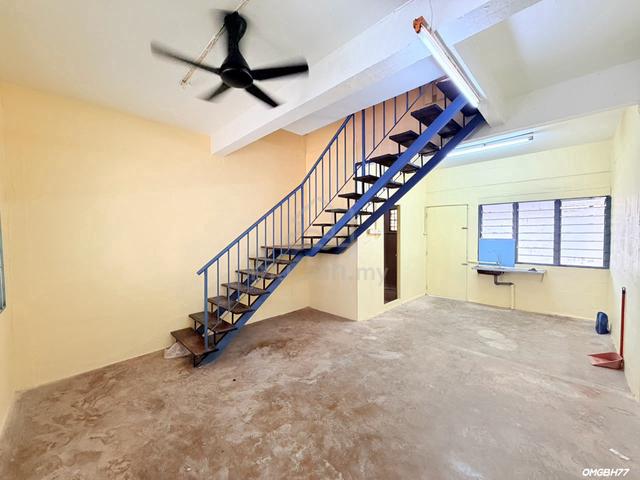 Batu Belah Klang 2 Storey Low Cost 14x60 Basic & Newly Painted For Ren 1