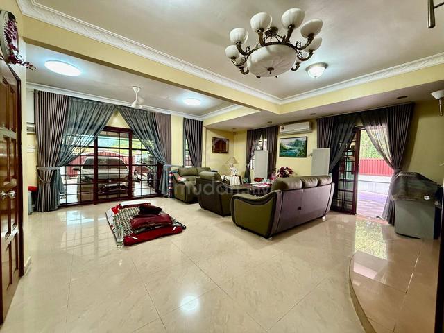 CORNER LOT Double Storey Putra Heights Subang Jaya FREEHOLD 1