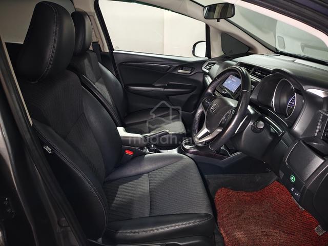 2019 Honda Jazz 1.5 V F/Service 1Owner Like New - 5