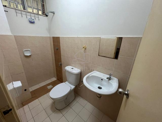 Open Facing Ground Floor Townhouse, Seri Pristana Saujana Utama 4
