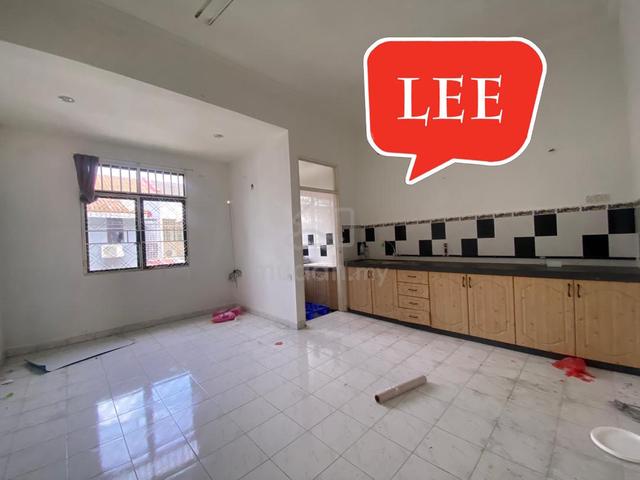 [ 3 STOREY TERRACE ] workers accepted | 4 rooms | 2300sf | sg ara - HK 1