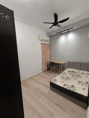 COZY Medium Room @ Setiawalk Residence @ LRT Pusat Bandar Puchong 1