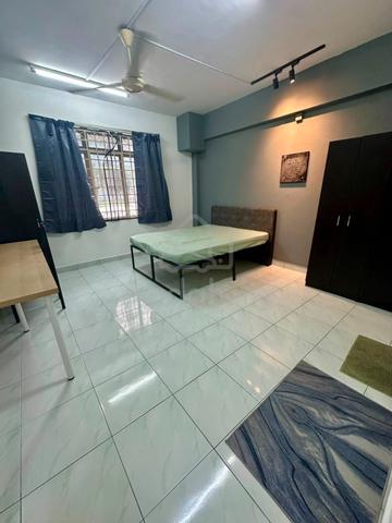 IMU Stuedent Vista komanwel B Masterbedroom with private toilet 1