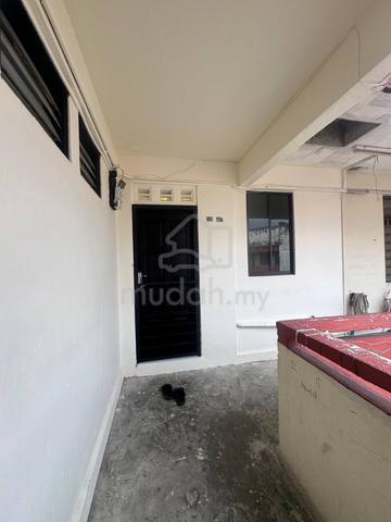 Flat Taman Perling 1