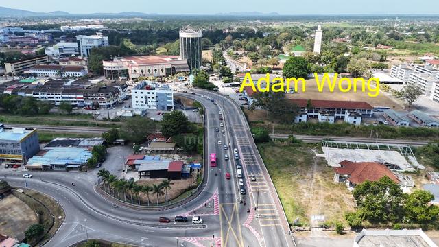 TENANTED FACING MAINROAD Jalan Badlishah 2 Sty Shoplot Besides Petron 1