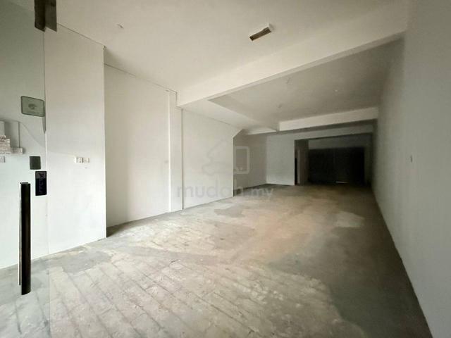 Mutiara Mas/ Mutiara Rini  3 Storey Shop Lot / Ground Floor 1