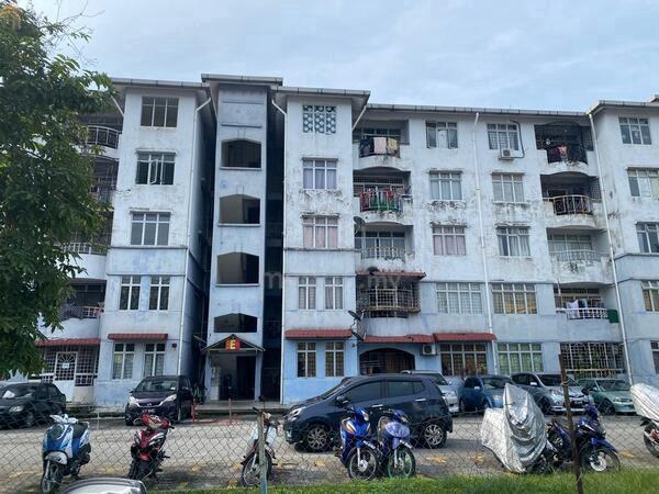 Kiambang Apartment 1