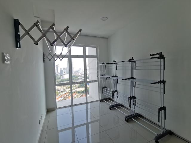 Common Room for Rent at Skysuites, walking distance to CIQ 1
