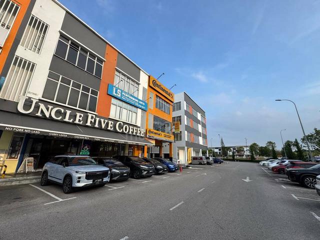 Austin Crest 3 Storey Shop lot  1