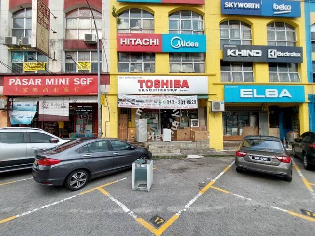 A Three Storey Mid Terraced Shoplot 1