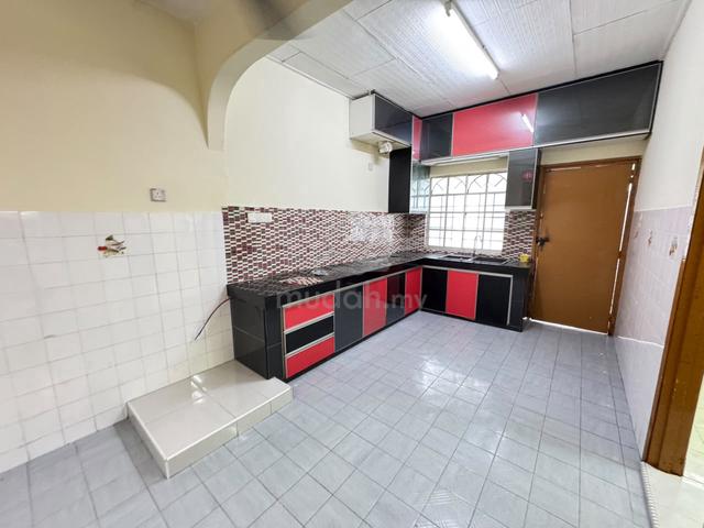 Taman Kinrara 3,, Puchong 2sty House 4rooms Newly Painted 1