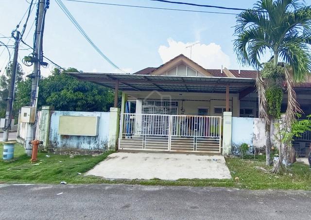 Corner Lot Bandar Putra Jalan Merbau Renovated Unit [ 5Min IOI Kulai ] 1