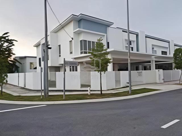Corner Lot Double Storey Superlink at Suriaman 2b, Bandar Sri Sendayan 1