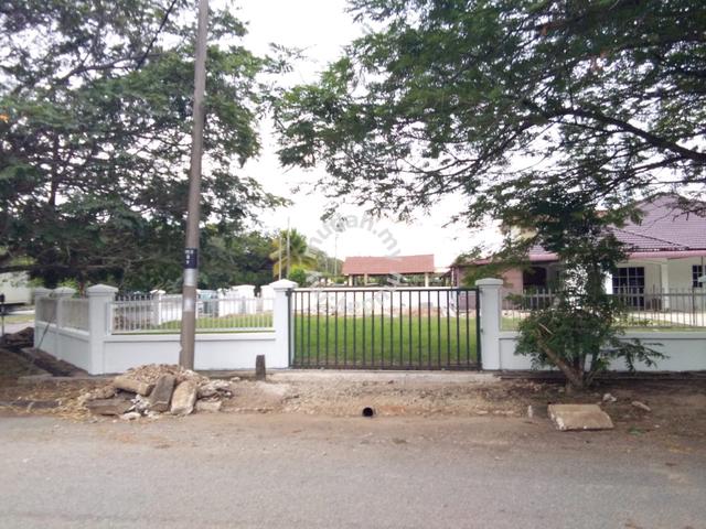 Semi-D House Super Big Corner at Bandar Puteri Jaya 1