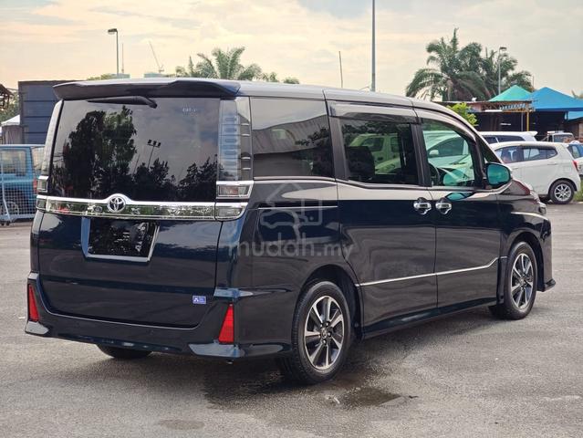 2021 Toyota VOXY 2.0 ZS KIRAMEKI III (A) - 2