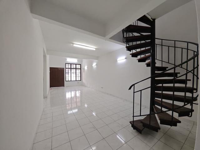 Molek 1.5 Storey Terrace House For Rent 1