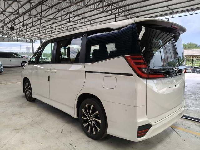 2022 Toyota NOAH 2.0 SZ (A) - 4